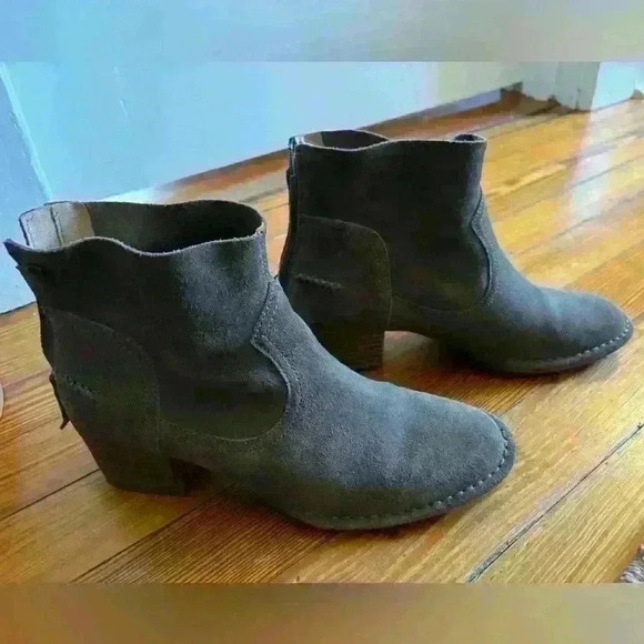 Ugg suede ankle bootie women’s size 7 - Picture 1 of 6